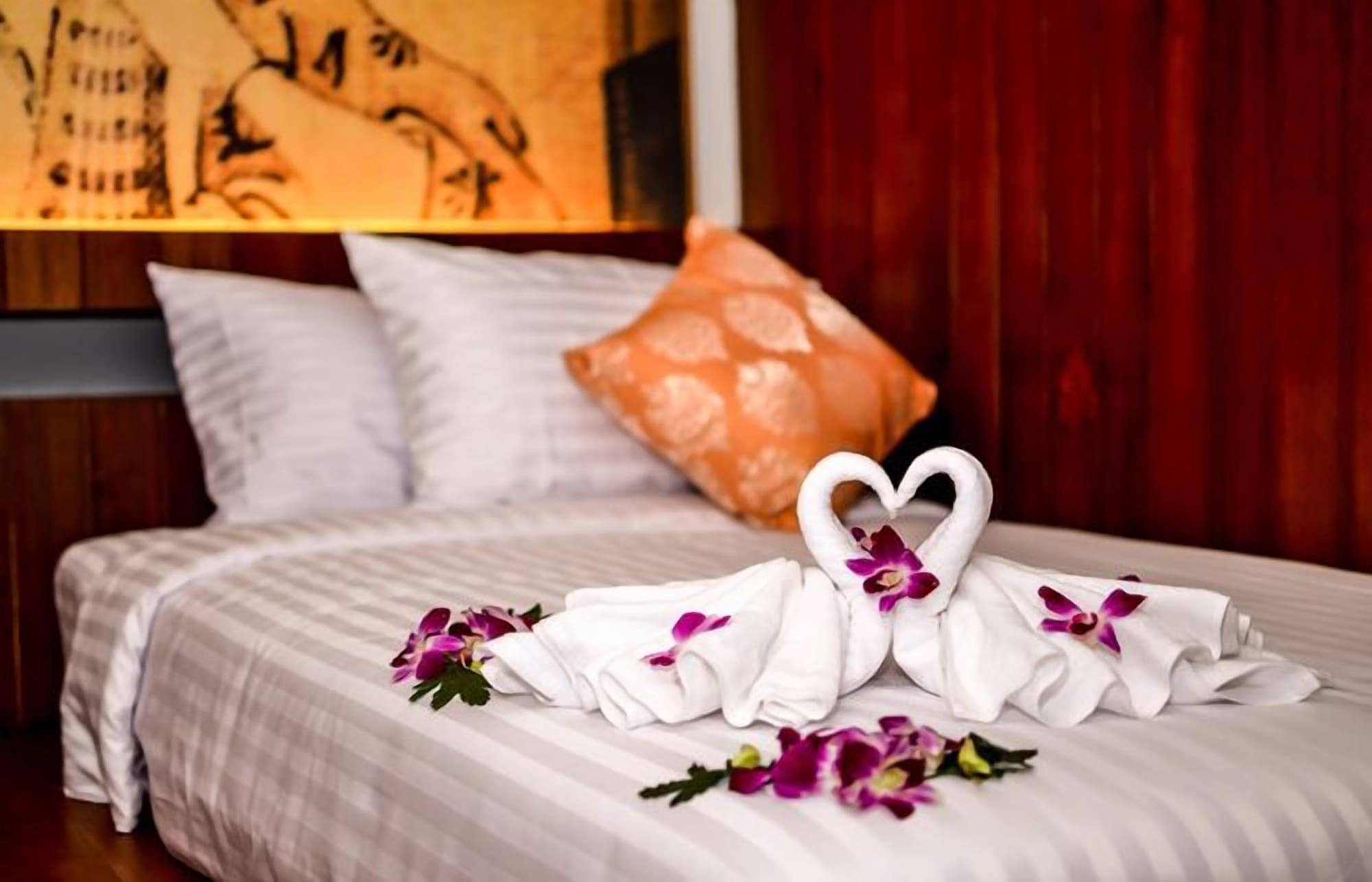 Lap Roi Karon Beachfront By Shanaya Kültér fotó