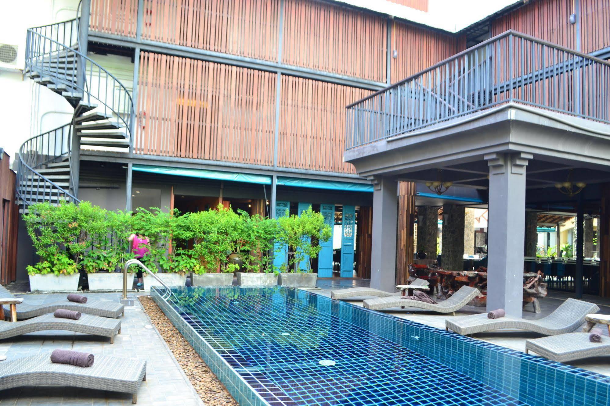 Lap Roi Karon Beachfront By Shanaya Kültér fotó
